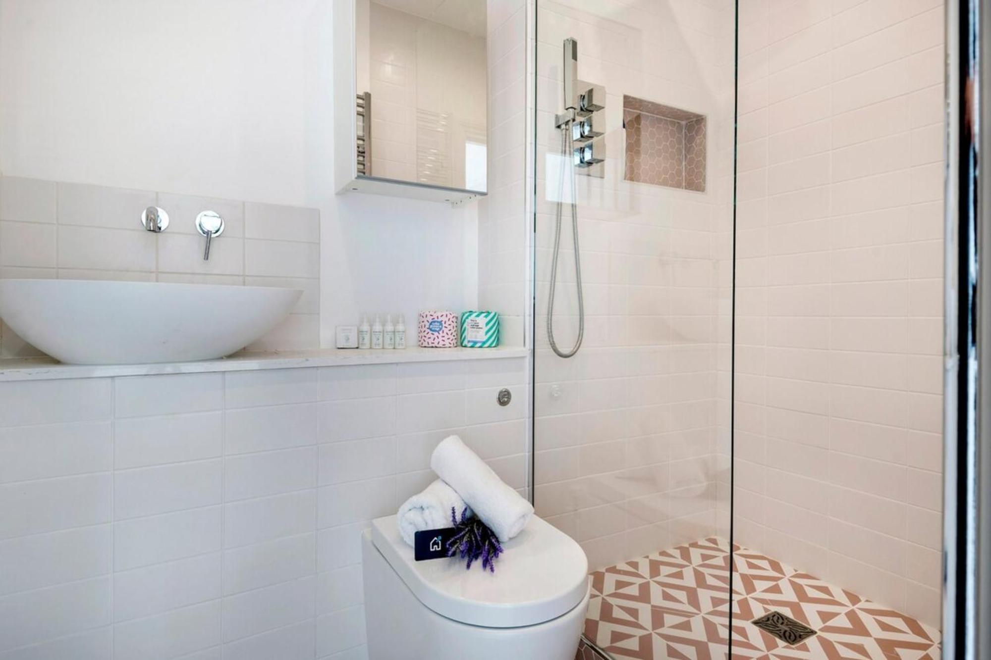 Modern And Bright Highgate Gem Apartment Лондон Екстериор снимка