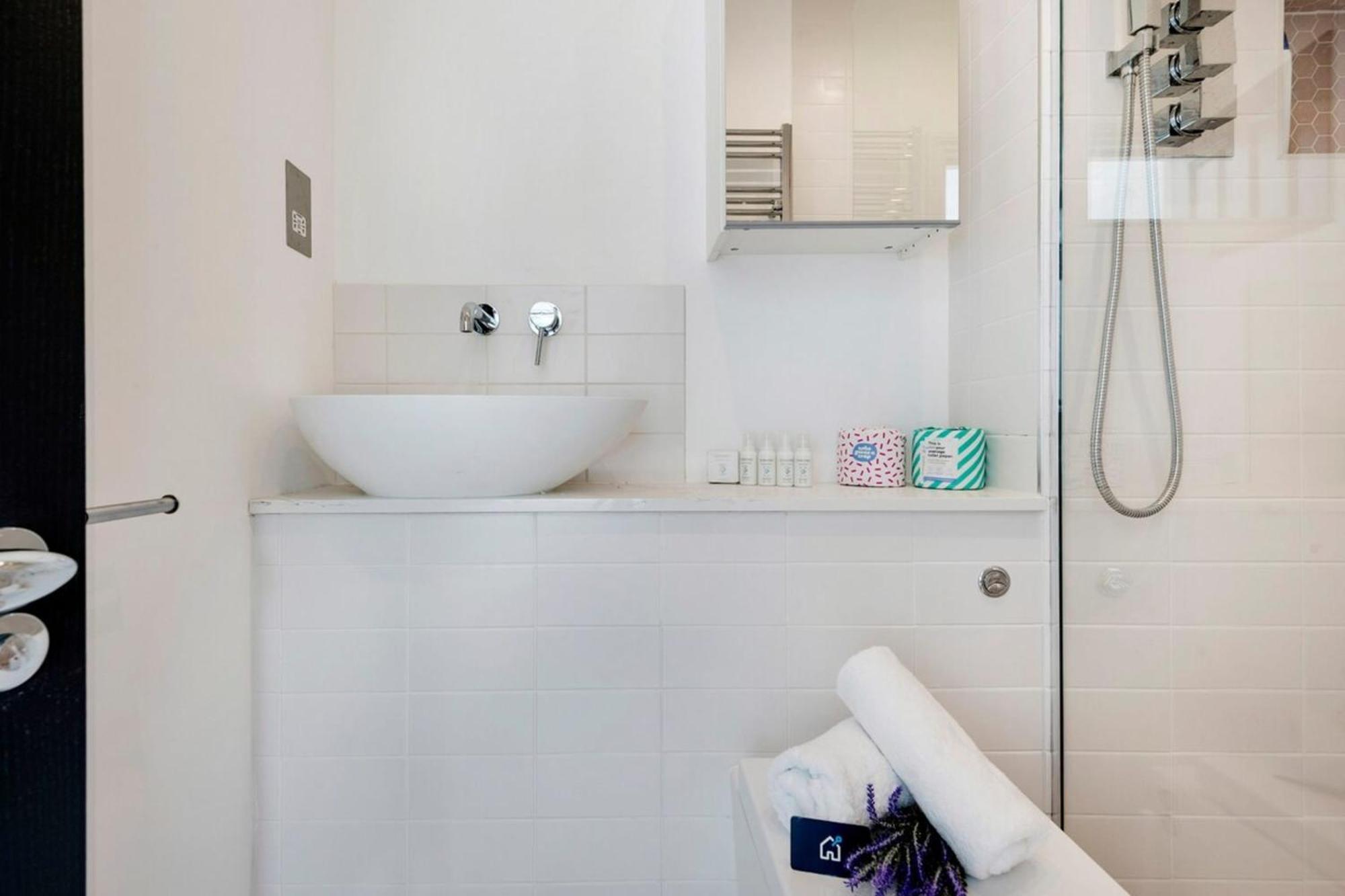 Modern And Bright Highgate Gem Apartment Лондон Екстериор снимка