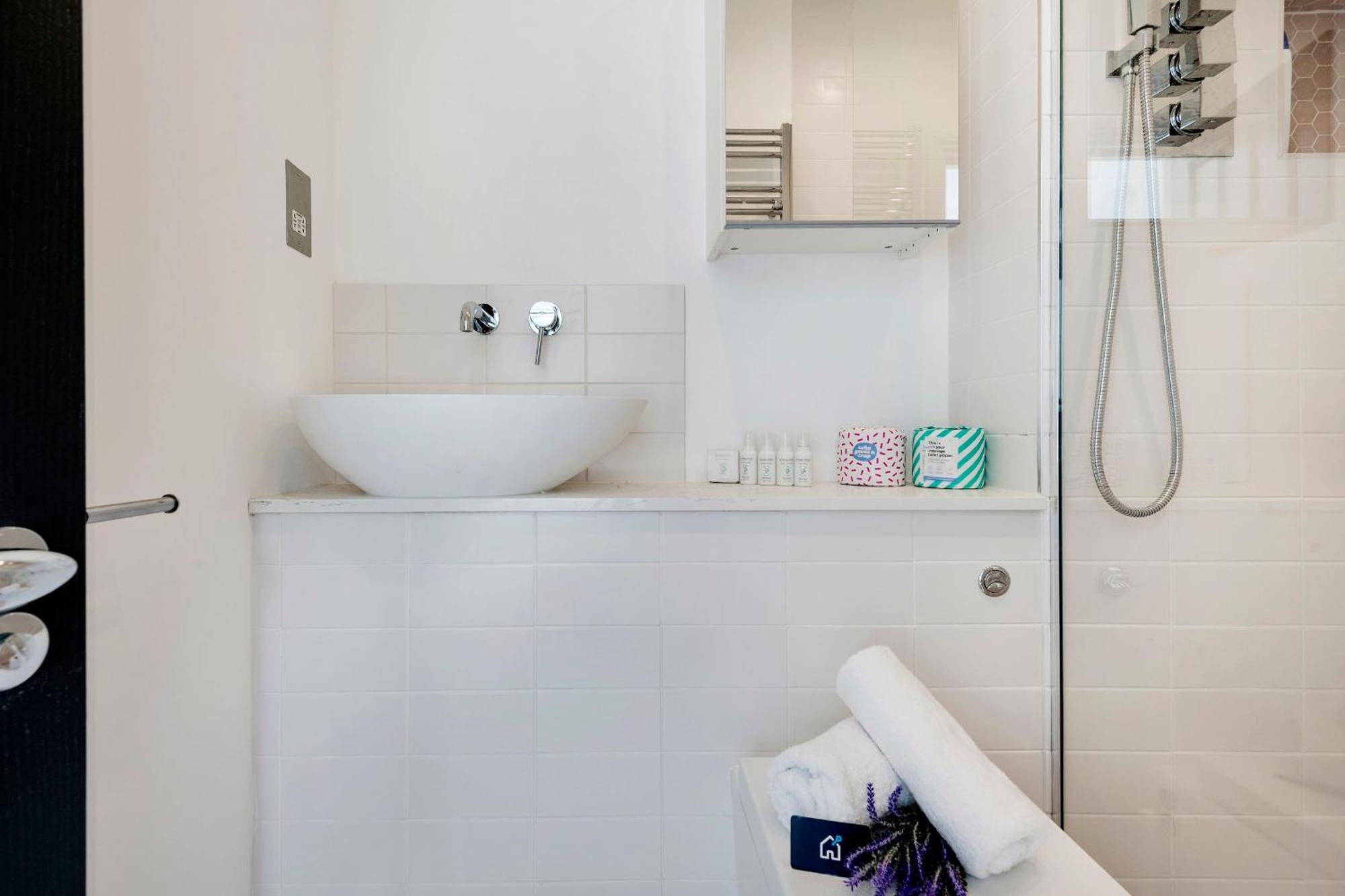 Modern And Bright Highgate Gem Apartment Лондон Екстериор снимка