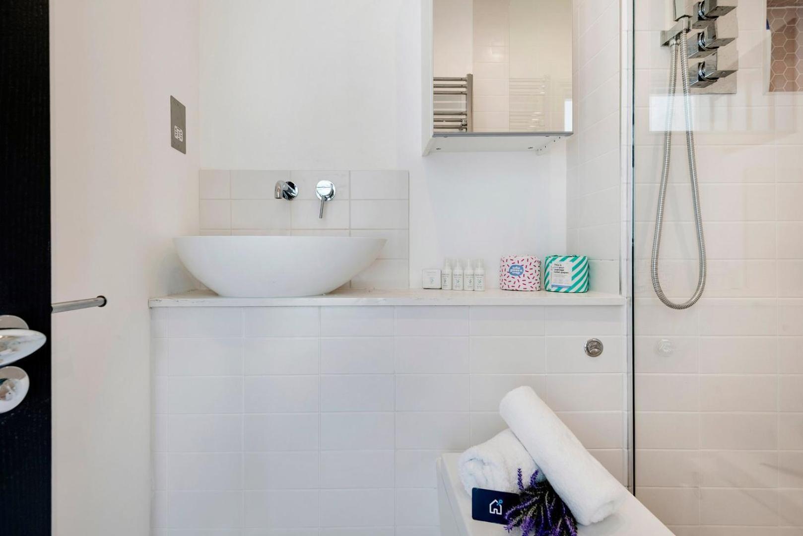 Modern And Bright Highgate Gem Apartment Лондон Екстериор снимка
